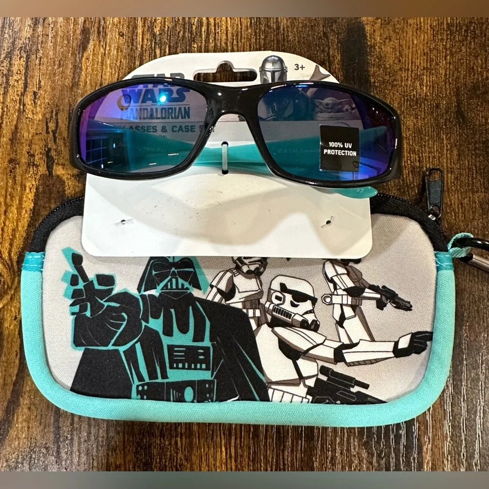 Star Wars The Mandalorian Kids Sunglasses and Case Set NWT 3+ years
